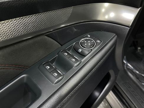 Used 2019 Ford Explorer XLT w/ Equipment Group 202A image 17