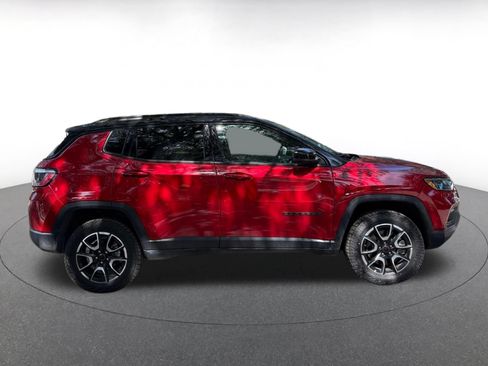 Used 2025 Jeep Compass Trailhawk AWD/4WD image 8