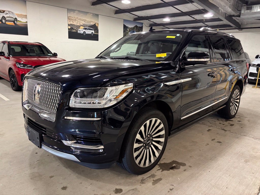 Used 2021 Lincoln Navigator Reserve w/ Luxury Package AWD/4WD image 3