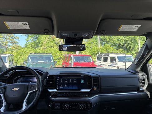 Used 2024 Chevrolet Silverado 2500 LTZ w/ LTZ Convenience Package image 26