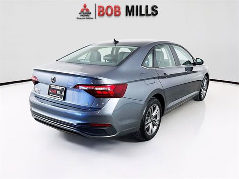 Used 2024 Volkswagen Jetta SE image 7
