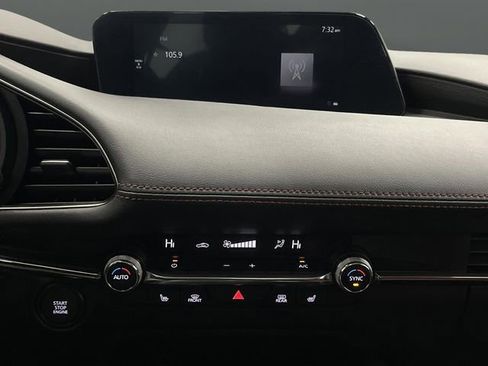 Used 2023 MAZDA MAZDA3 s image 9