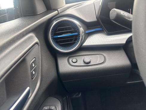 Used 2025 Chevrolet Trax LT FWD image 32