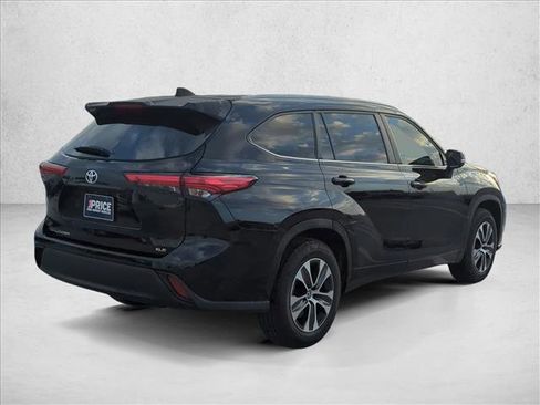 Certified 2023 Toyota Highlander XLE image 5