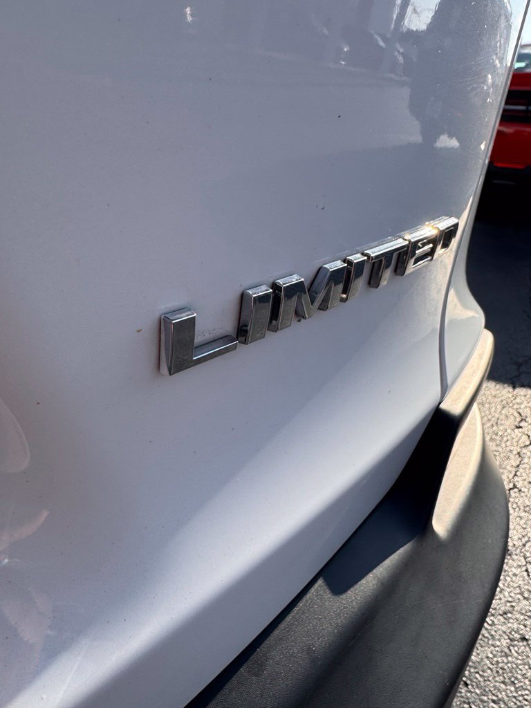 Used 2019 Jeep Cherokee Limited FWD image 9
