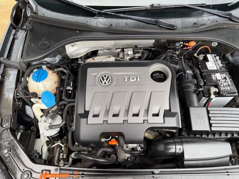 Used 2013 Volkswagen Passat TDI SEL Premium image 9