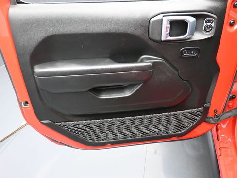 Certified 2022 Jeep Gladiator Willys image 9