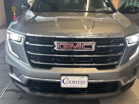 Used 2024 GMC Acadia Elevation w/ Luxury Package image 3