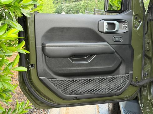 Used 2023 Jeep Wrangler Unlimited Sahara w/ Cold Weather Group AWD/4WD image 28