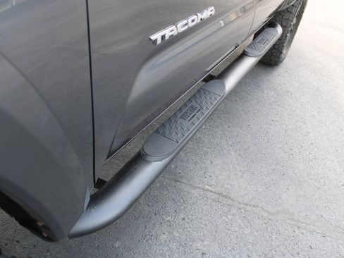 Used 2019 Toyota Tacoma TRD Sport AWD/4WD image 11