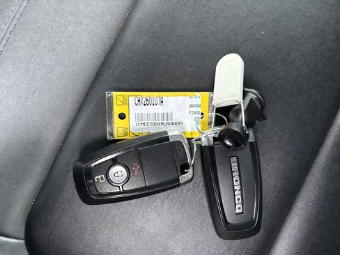 Used 2021 Ford Bronco Black Diamond w/ Sasquatch Package image 29