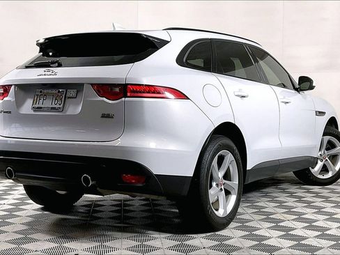 Used 2017 Jaguar F-PACE Premium image 10