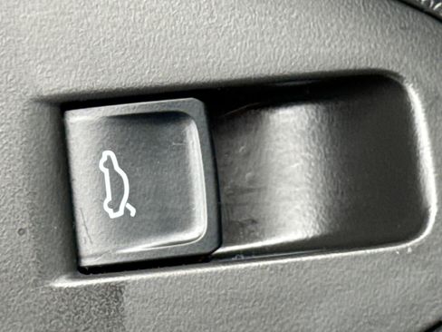 Certified 2025 Volkswagen Jetta SE w/ Sunroof Package image 26