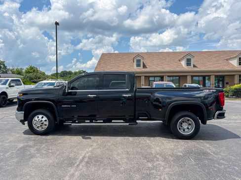 Used 2025 Chevrolet Silverado 3500 LTZ w/ LTZ Convenience Package AWD/4WD image 9