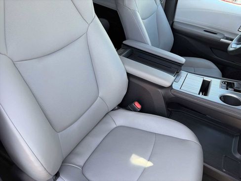 Used 2025 Toyota Sienna XLE image 27