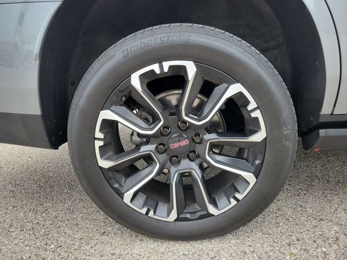 Used 2023 GMC Yukon Denali AWD/4WD image 5