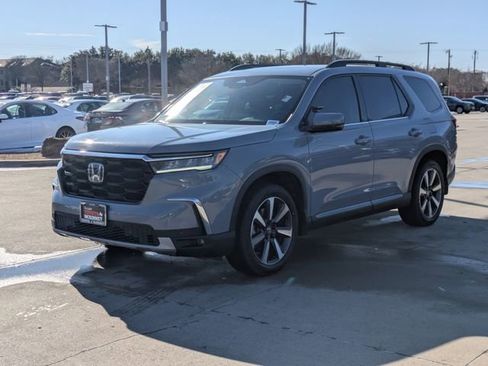 Used 2024 Honda Pilot Touring image 10