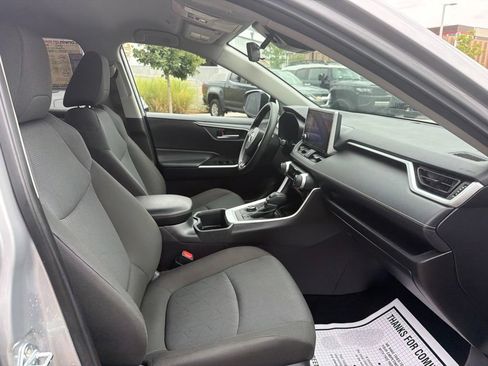 Used 2025 Toyota RAV4 XLE AWD/4WD image 10