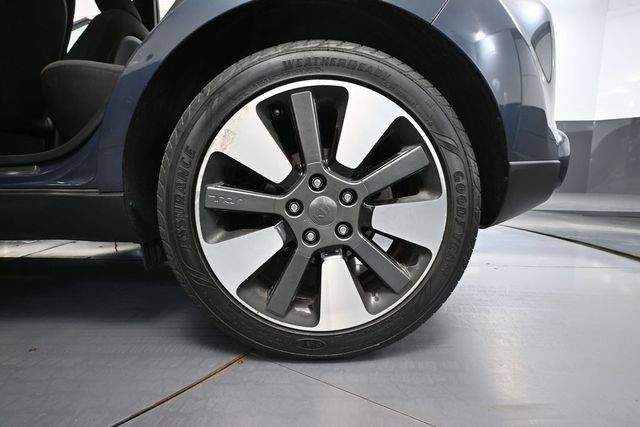 Used 2014 Kia Soul ! w/ Sun & Sound Package FWD image 9