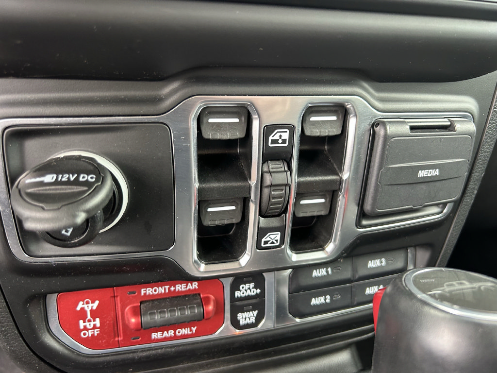 Used 2021 Jeep Gladiator Rubicon w/ Dual Top Group AWD/4WD image 22