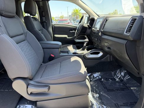 Used 2024 Nissan Frontier SV w/ Technology Package AWD/4WD image 14