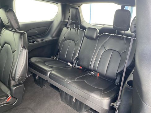 Used 2025 Chrysler Pacifica Select FWD image 23