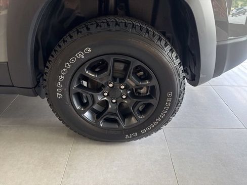 Used 2022 Jeep Cherokee Trailhawk w/ Premium Leather Package AWD/4WD image 16