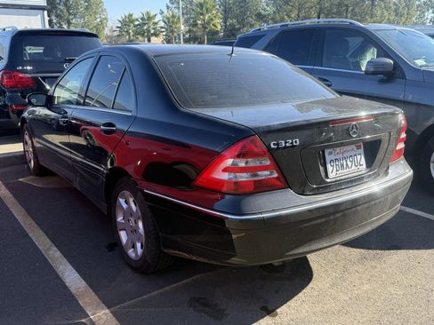 Used 2005 Mercedes-Benz C 320 Sedan image 2