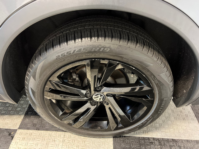 Certified 2023 Volkswagen Tiguan SE R-Line FWD image 15