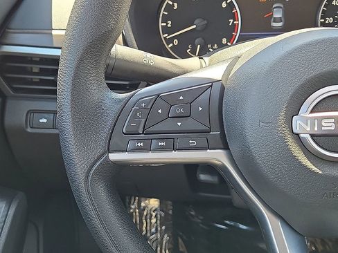 Used 2025 Nissan Altima 2.5 SV AWD/4WD image 19