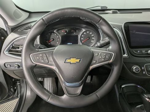 Used 2018 Chevrolet Malibu LT FWD image 15