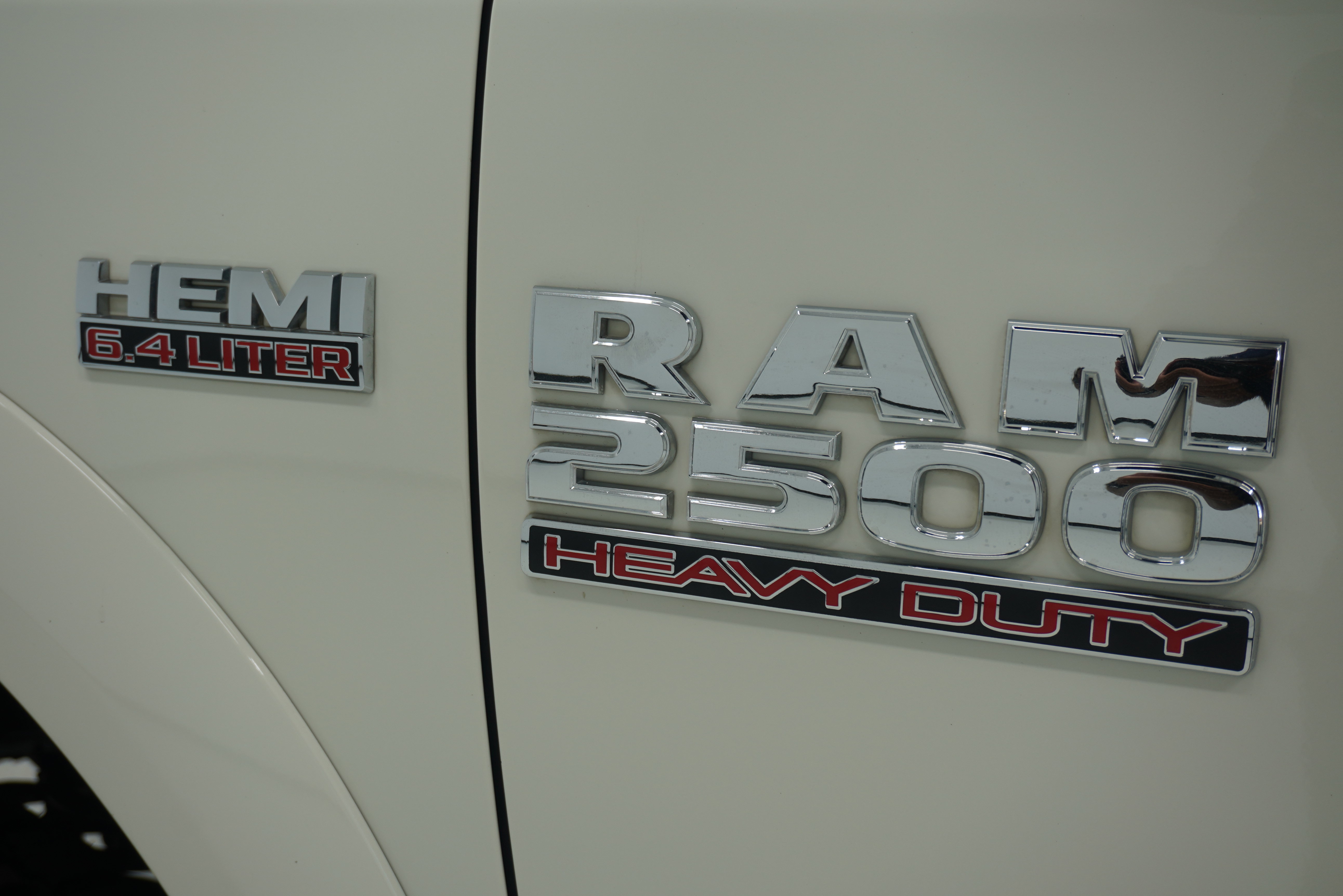Used 2018 RAM 2500 Laramie w/ Sport Appearance Group AWD/4WD image 7