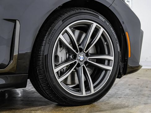 Used 2020 BMW 750i xDrive w/ Executive Package AWD/4WD image 68