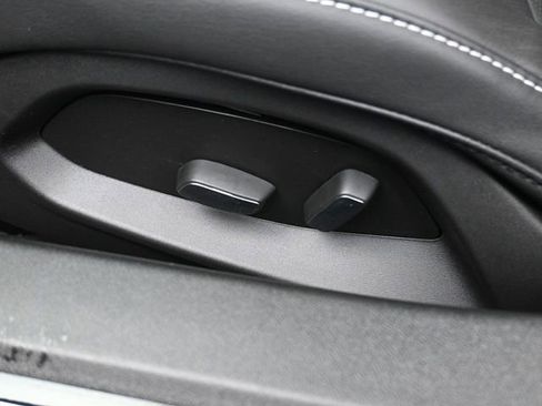 Used 2025 Chevrolet Corvette Stingray Coupe w/ Z51 Performance Package image 11