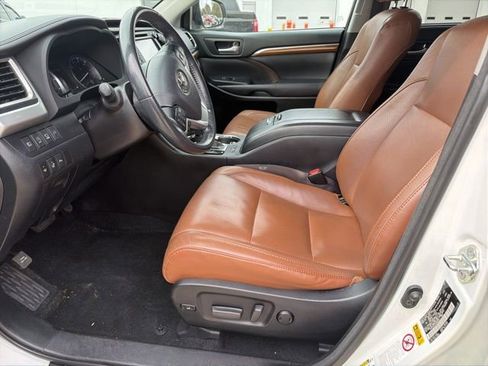 Used 2017 Toyota Highlander Limited Platinum image 26