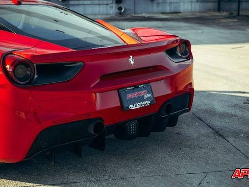Used 2018 Ferrari 488 GTB image 42