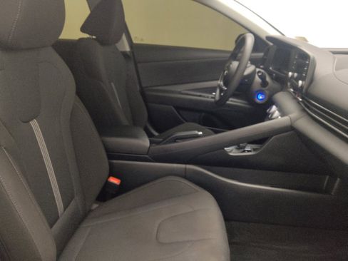 Used 2025 Hyundai Elantra SE FWD image 21