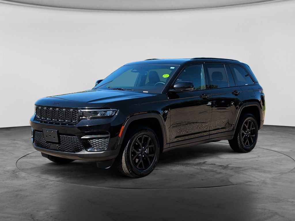 Used 2025 Jeep Grand Cherokee Altitude AWD/4WD image 3