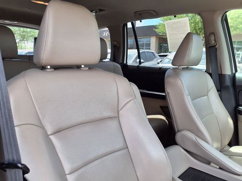 Used 2018 Honda Pilot Touring image 12