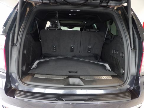Used 2023 Chevrolet Suburban High Country AWD/4WD image 25