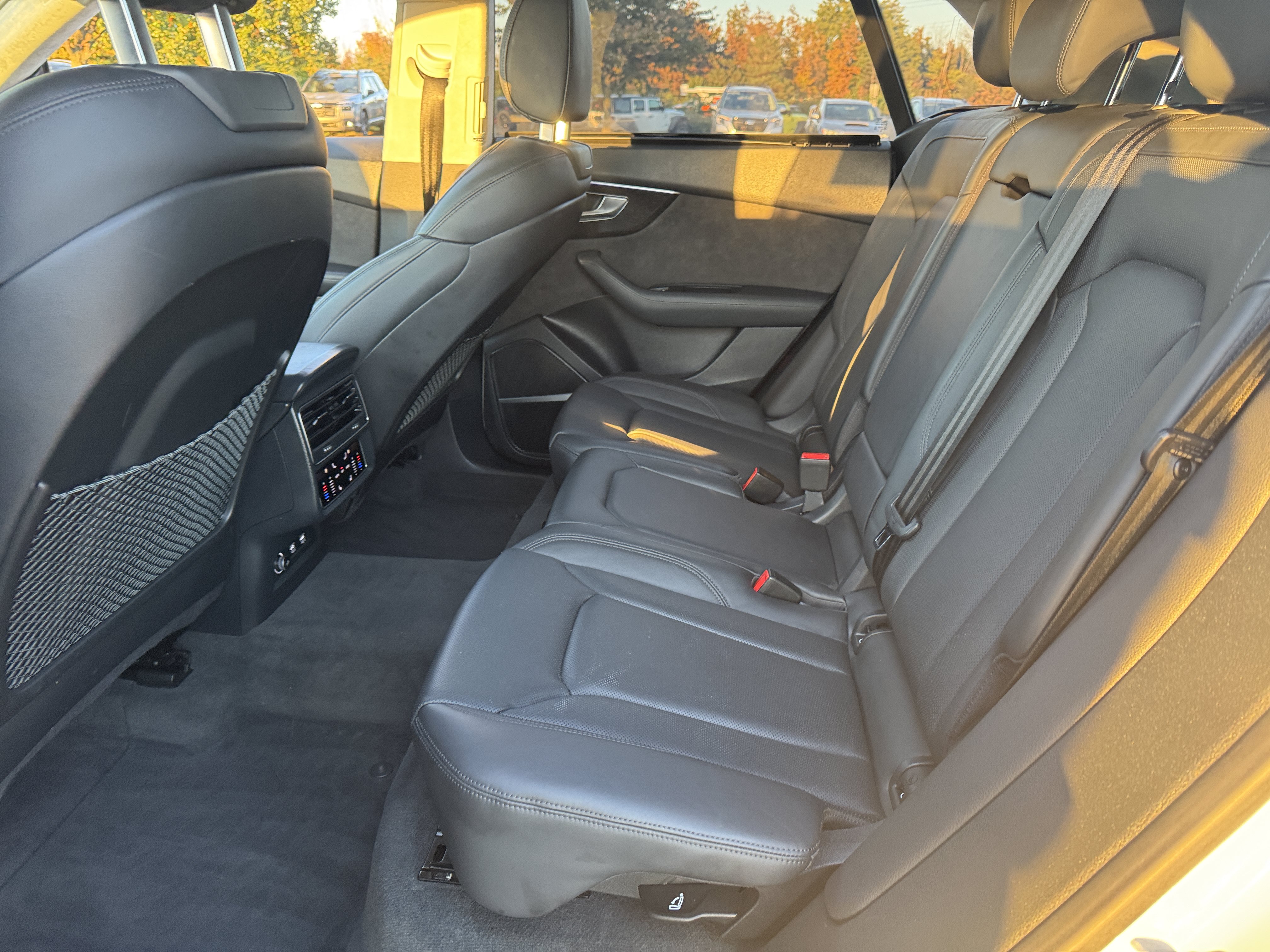 Used 2019 Audi Q8 Prestige w/ Luxury Package AWD/4WD image 13