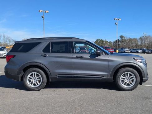 New 2026 Ford Explorer Active RWD image 2