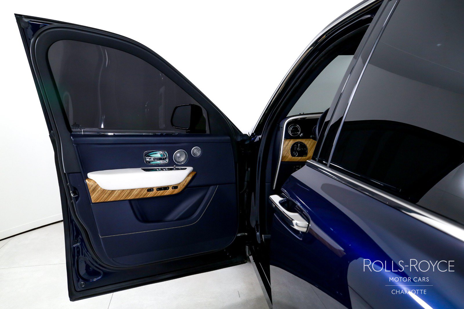 Certified 2025 Rolls-Royce Cullinan AWD/4WD image 11