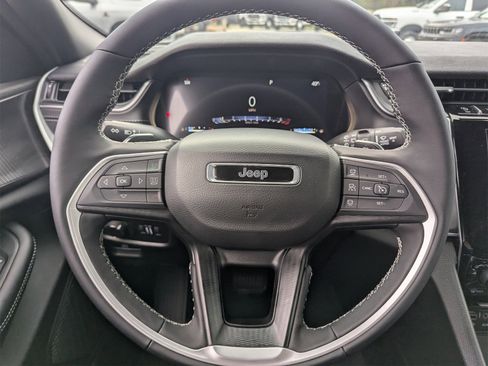 New 2025 Jeep Grand Cherokee L Altitude image 20