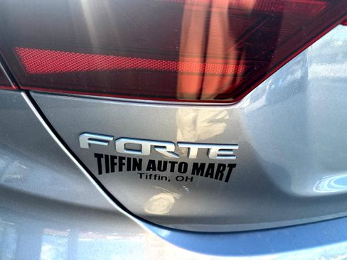 Used 2022 Kia Forte LXS w/ LXS Technology Package image 9