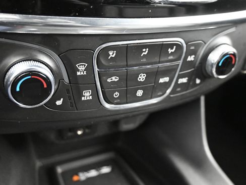 Certified 2023 Chevrolet Traverse LT FWD image 22