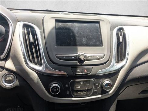 Used 2022 Chevrolet Equinox LS FWD image 9
