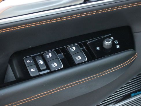 Used 2024 Jeep Grand Wagoneer L Series III image 13