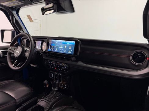 Used 2024 Jeep Wrangler Unlimited Rubicon image 26
