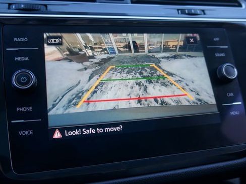 Certified 2021 Volkswagen Tiguan SE w/ Panoramic Sunroof Package image 19